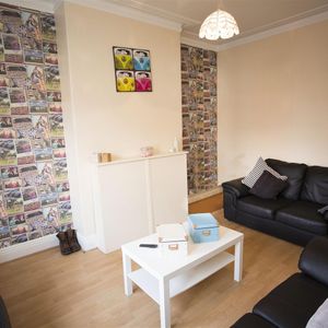 5 bedroom terraced house to rent - Photo 2