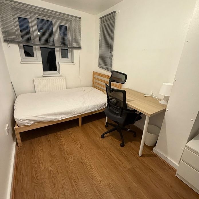 Room in a Shared House, London, SE8 - Photo 1
