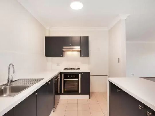 Apartment with 3 bedrooms, 2 bathrooms & parking for 1 car - Photo 1