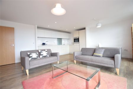 2 bedroom Flat in Kennet House, Reading - Photo 2