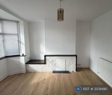 2 bedroom end of terrace house to rent - Photo 2