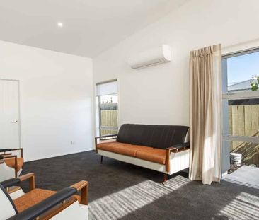 Quality Two-Bedroom Home in Sought-After St Kilda - Photo 4