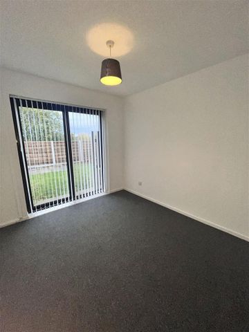 2 bedroom detached bungalow to rent - Photo 2