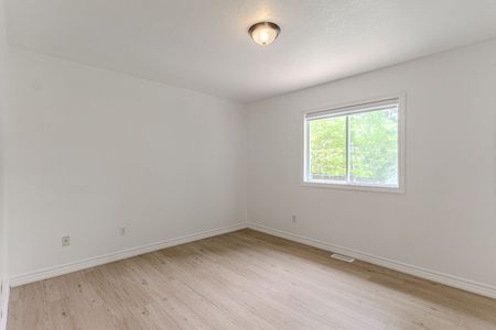 For Lease - 32 54th Street Unit# Upper, Wasaga Beach, Ontario - Photo 2