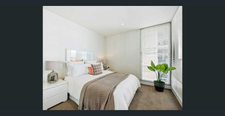 Luxury Lifestyle in Prime Port Melbourne Location - Photo 3