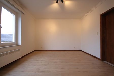 Ruime woning met 3 slaapkamers en tuin midden in het centrum - Photo 2