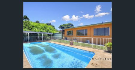 Spacious Home with Swimming Pool! - Photo 2