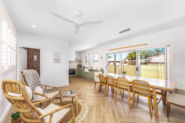 Spacious Coastal Home in Booker Bay – 4 Bed | 3 Bath - Photo 1