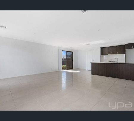 37 Coltan Avenue, Cobblebank, Vic 3338 - Photo 3
