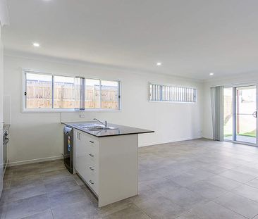 Low Maintenance & Modern Family Home - Photo 4