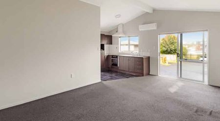 2 Bedroom Home in Manurewa! - Photo 3