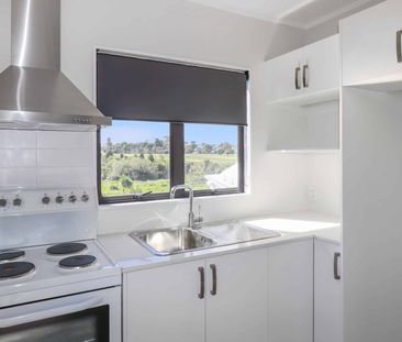 Two-bedroom home Papatoetoe! - Photo 2