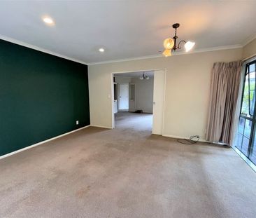 4 Bedrooms in Botany Downs - Photo 5