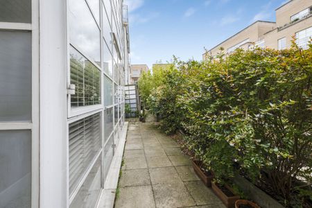 Roy Square, London, E14 8BY - Photo 4