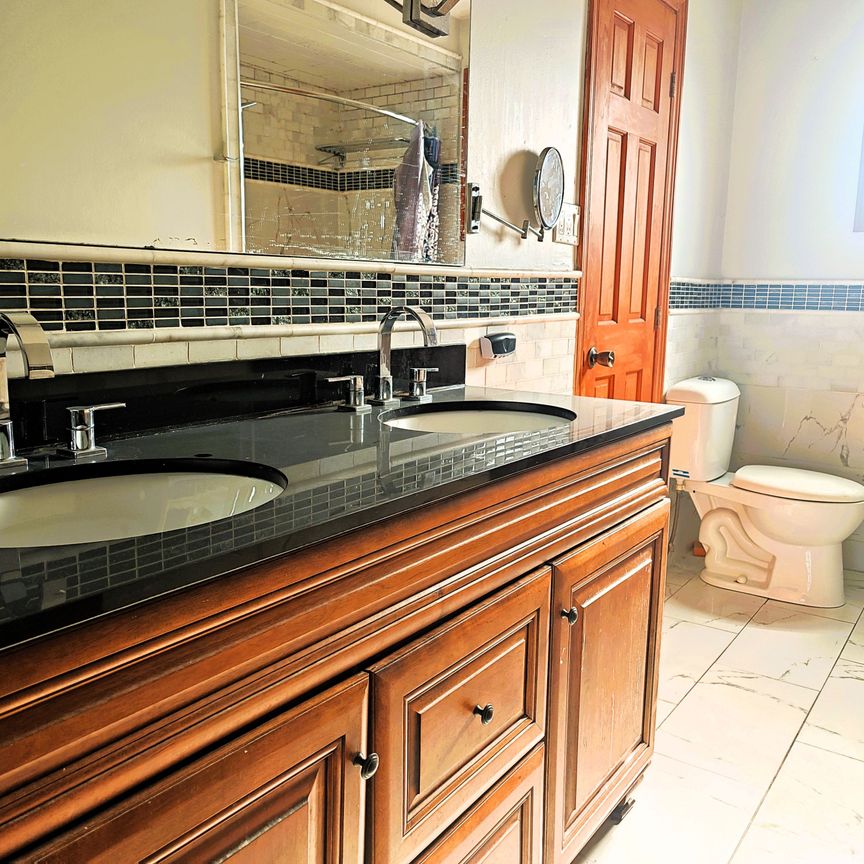 For Lease - 176 Conlins Road Unit# Main, Toronto, Ontario - Photo 1