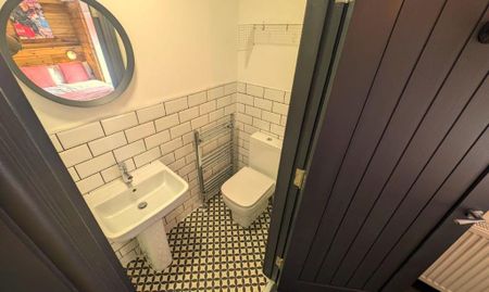 1 bedroom in a house share to rent - Photo 5