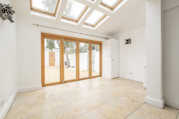 3 bedroom end of terrace house to rent - Photo 1