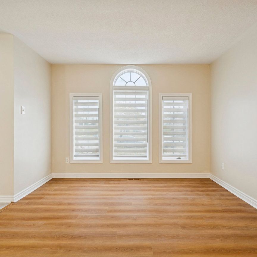 For Lease - 136 Marsellus Drive, Barrie, Ontario - Photo 1