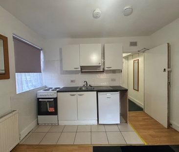 Studio Flat, Buckingham Road, NW10 - Photo 2