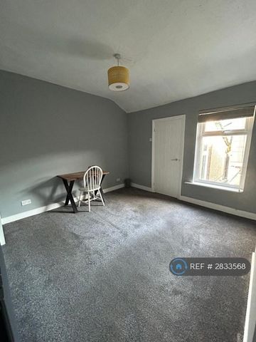 2 bedroom terraced house to rent - Photo 4