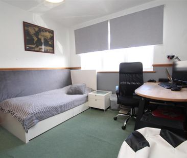 3 bedroom semi-detached house to rent - Photo 6