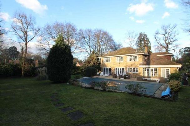 West Byfleet, Surrey, KT14 - Photo 1