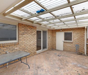 127 Kearney Drive, Aspendale Gardens VIC 3195 - House For Rent | Do... - Photo 2