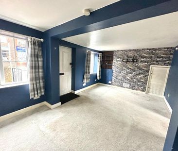 3 bedroom end of terrace house to rent - Photo 2