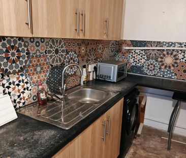 3 bedroom flat to rent - Photo 6