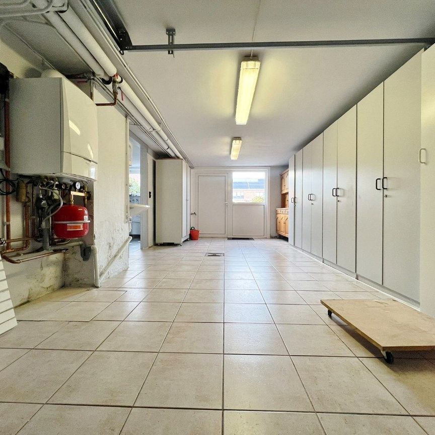 Instapklare bel-etage met garage, tuin en 3 slaapkamers. - Photo 1