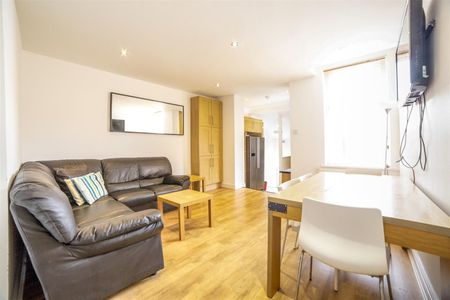 6 bed maisonette to rent in Grosvenor Road, Jesmond, NE2 - Photo 4