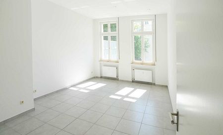 Ideal für eine Familie – Renovierte 4-Zimmer Wohnung mit Einbauküche und TG, Trier-Innenstadt - Photo 2