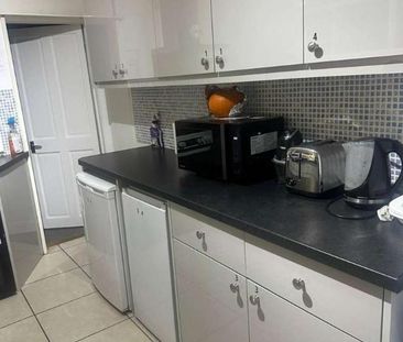 : Rupert Road, Guildford, GU2 - Photo 6