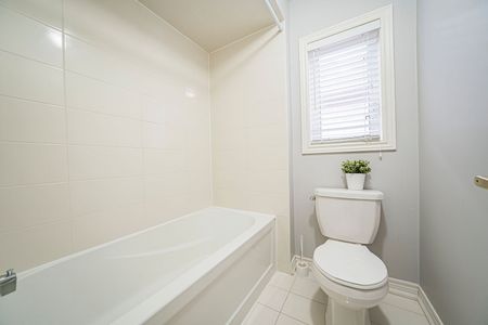 For Lease - 3152 Larry Crescent, Oakville, Ontario - Photo 2