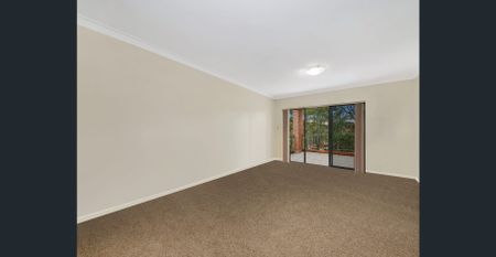 Two bedroom apartment in convenient location - Photo 2