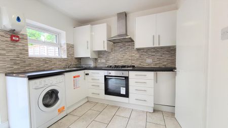 4 bedroom terraced house to rent - Photo 4