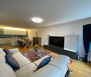💎 Elegant Furnished 4.5-Room Home with a Beautiful Balcony in Seebach - Photo 4
