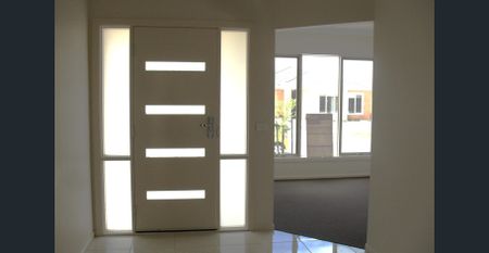 SPACIOUS FAMILY HOME - Photo 4