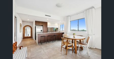 Modern Lakeside Luxury with Expansive Views - Photo 3