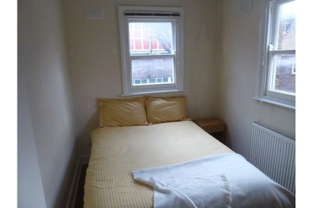 2 Bed Flat, Bromley High Street, E3 - Photo 2