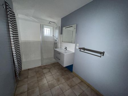 Location Maison 4 pièces 138m² BEAUFORT EN ANJOU 49250 - Photo 4