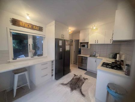 Beautifully renovated 1940s Cottage - short ... - Photo 3