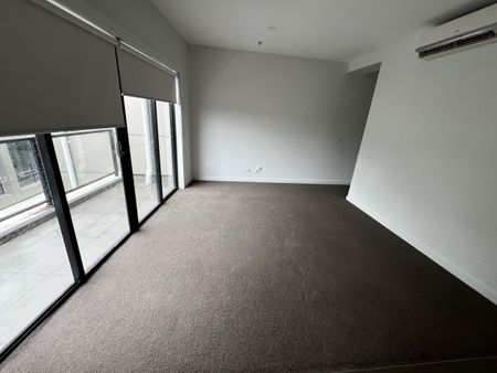 Classic 2Br Apartment in West Footscray! - Photo 2