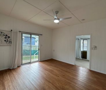 CHARMING HOME FOR RENT IN THE HEART OF WEST GLADSTONE! - Photo 3
