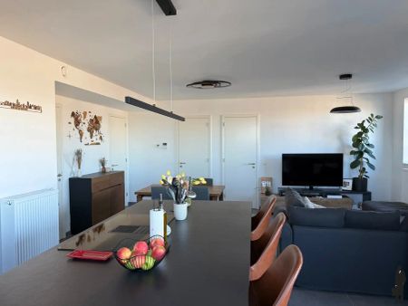 Lichtrijk 2-slaapkamerappartement met terras - Foto 2