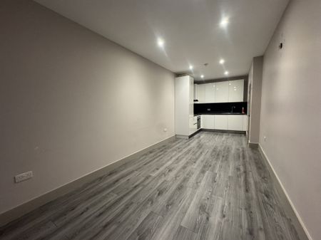 Quilters Way, Aylesbury, Stoke Mandeville - Photo 3