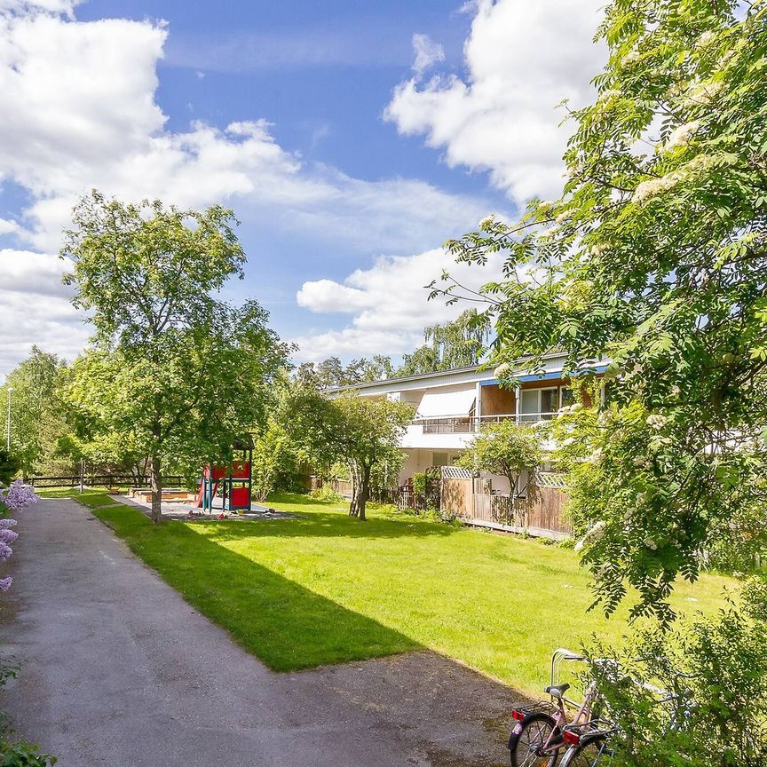 Lomvägen, Sollentuna - Photo 1