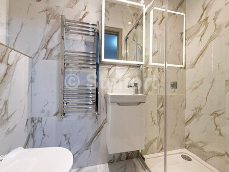 3 bedroom flat to rent - Photo 4