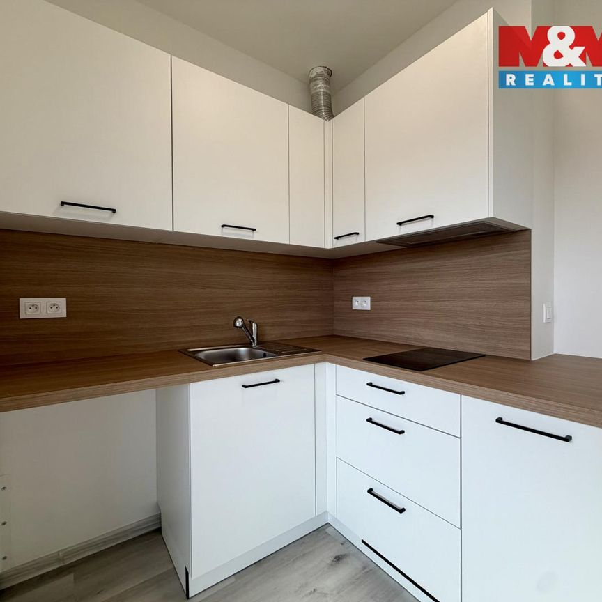 Pronájem bytu 1+kk a garsoniéry 35 m², Táborská 4566, Brno - Photo 1
