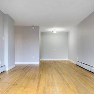 1 Bedroom 1 Bathroom Near Downtown, English Bay Sunset Beach - Photo 2